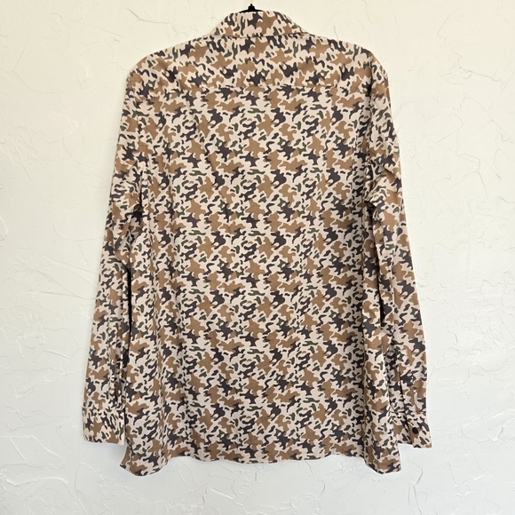 Crosby & Howard Camo Stretch Fabric Button Up Top - Picture 5 of 8